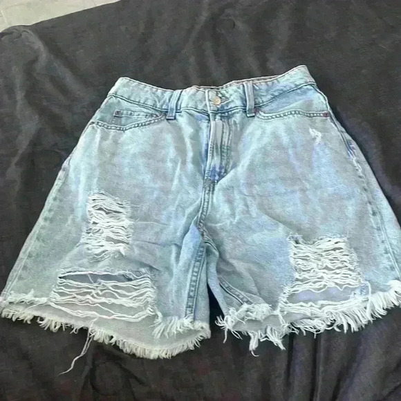 Light Bermuda Shorts - Picture 1 of 3